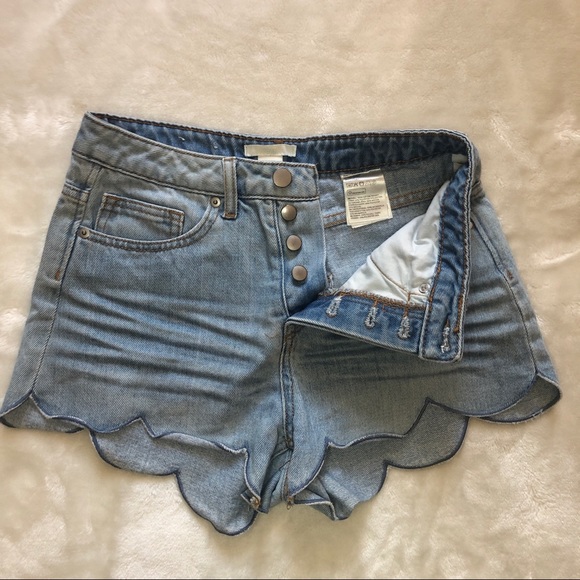 H&M High Rise Scalloped Hem Button-fly Jean Shorts Size 4 - Picture 4 of 10